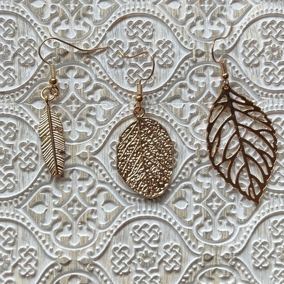 SALE💚 any 3 for $18 💚
 Statement Dangle Leaf Earrings Gold - Picture 2 of 2